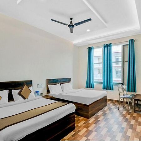 Vrindāvan Nv Palace Hotel מראה חיצוני תמונה