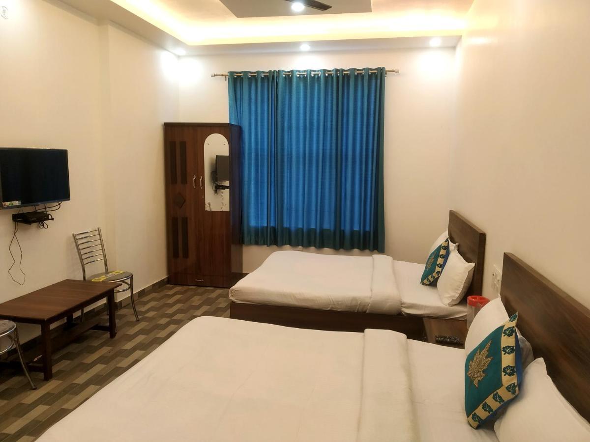 Vrindāvan Nv Palace Hotel מראה חיצוני תמונה