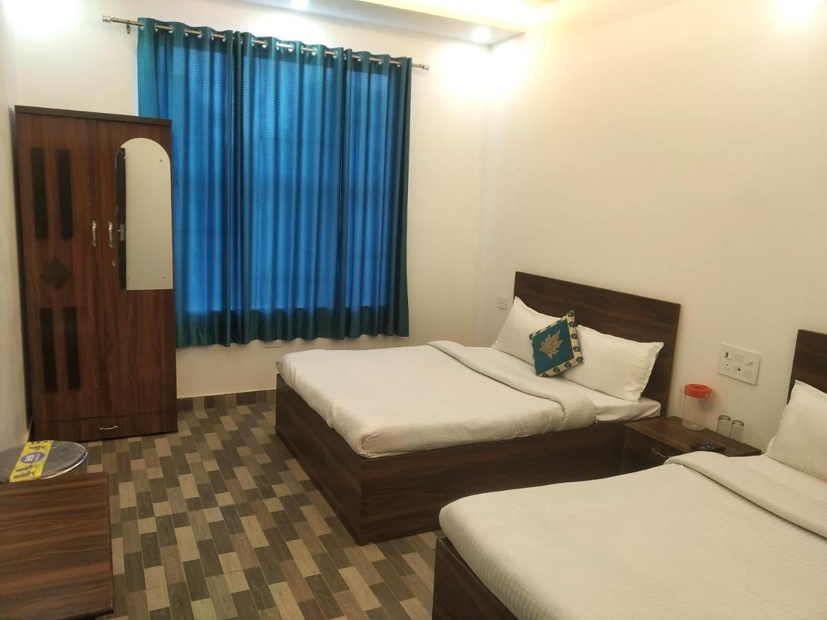 Vrindāvan Nv Palace Hotel מראה חיצוני תמונה