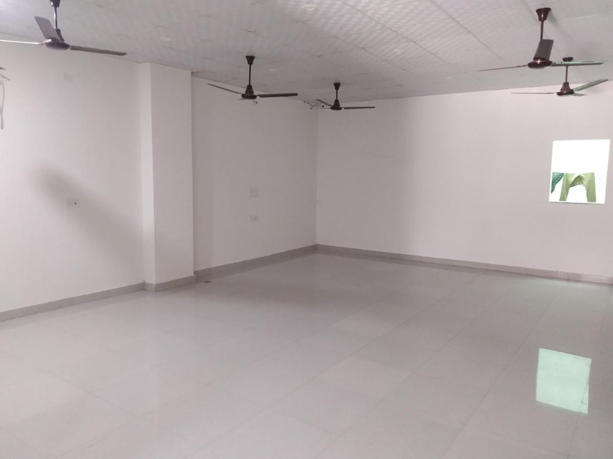 Vrindāvan Nv Palace Hotel מראה חיצוני תמונה