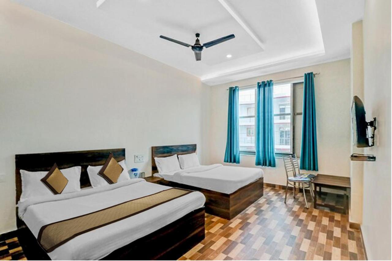 Vrindāvan Nv Palace Hotel מראה חיצוני תמונה