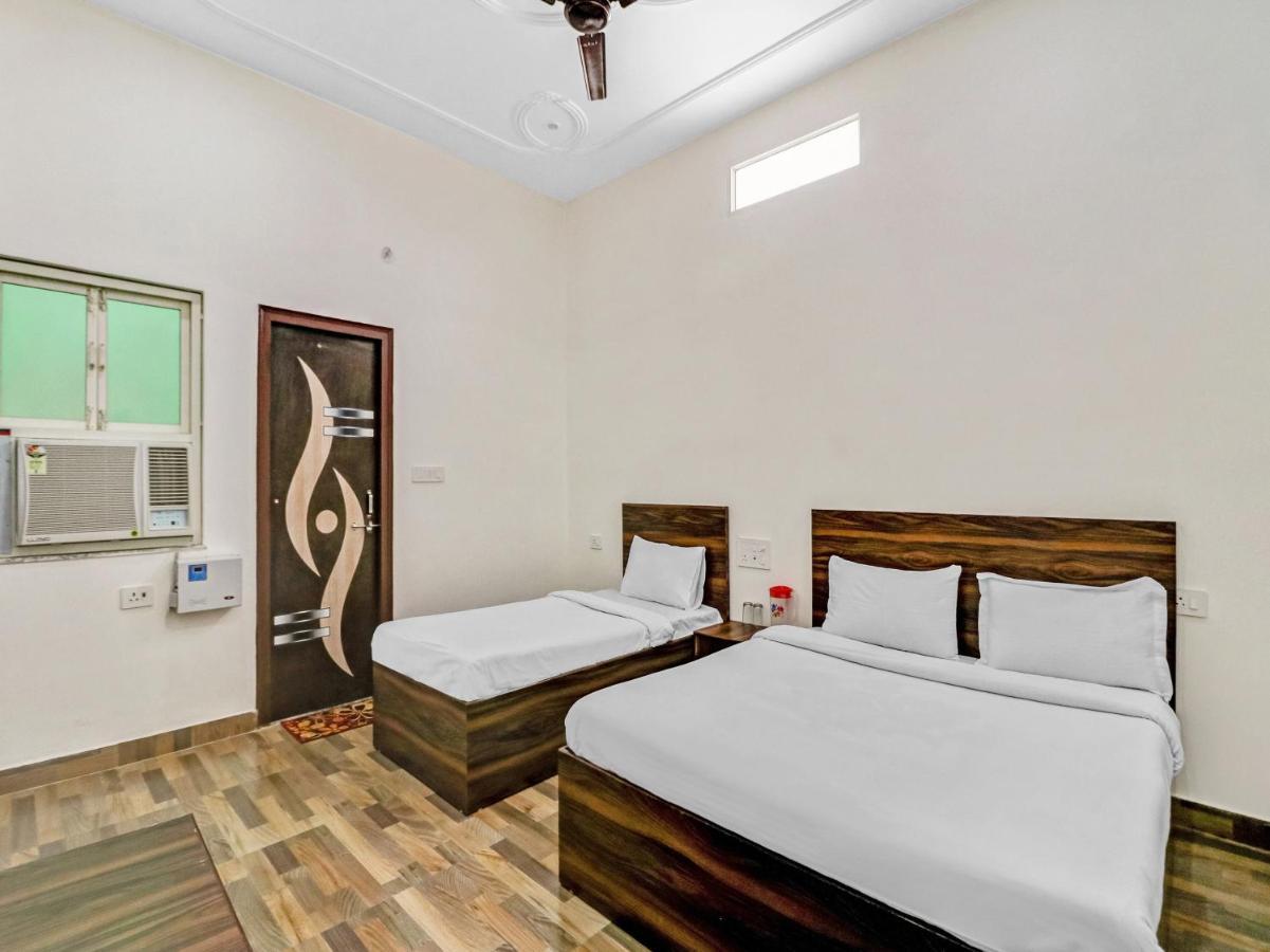 Vrindāvan Nv Palace Hotel מראה חיצוני תמונה