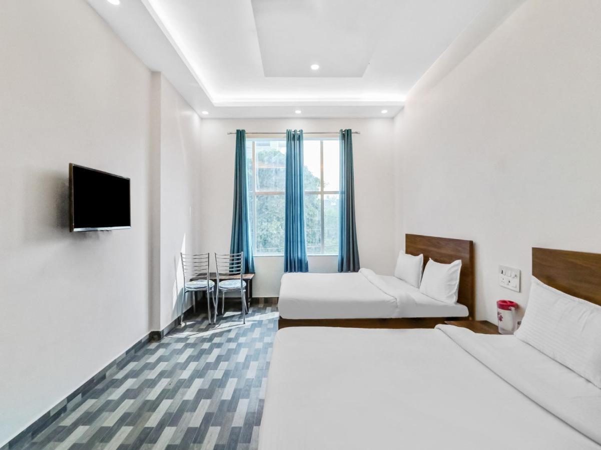 Vrindāvan Nv Palace Hotel מראה חיצוני תמונה