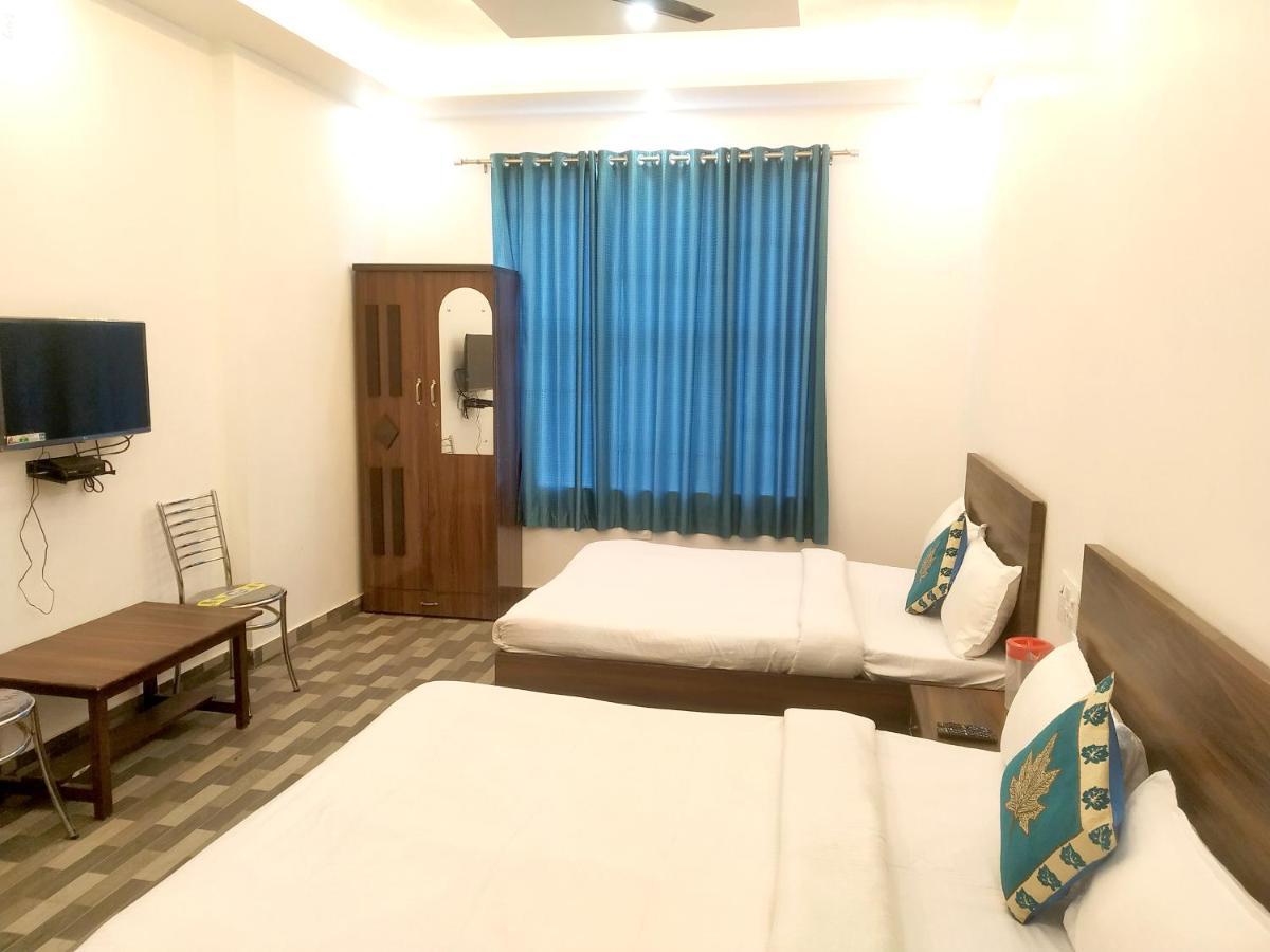 Vrindāvan Nv Palace Hotel מראה חיצוני תמונה